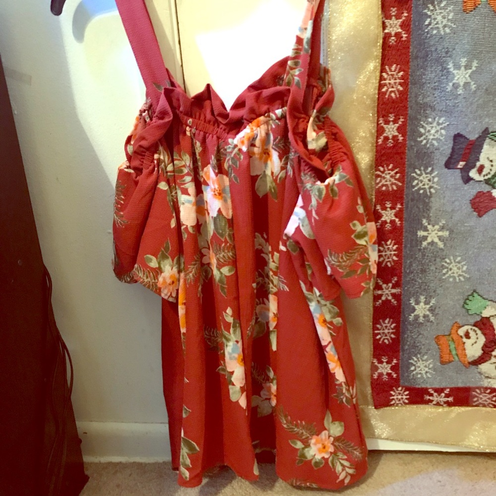 NEW floral cold shoulder blouse Size Xl